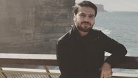 Tidak hanya mengunjungi tempat-tempat religi, Sami juga ke pantai dan gunung. (samiyusuf/Instagram)