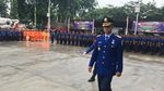 Saat Anies Dipanggul Para Pemadam di Momen Nyaris Seabad Damkar DKI