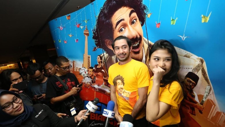 Ini Janji Reza Rahadian Jika Benyamin Biang Kerok Tembus 2 Juta Penonton Ini Janji Reza Rahadian Jika Benyamin Biang Kerok Tembus 2 Juta Penonton