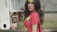 Oleh polisi, Angela dan suaminya dijerat Pasal 378 atau 372 KUHP, dan Pasal 3 dan 4 UU 8/2010 tentang tindak pidana pencucian uang. Saat ini keduanya ditahan di sel tahanan Mapolres Sleman guna penyidik lebih lanjut.  (Foto: Dok. Instagram AngelaLee87)