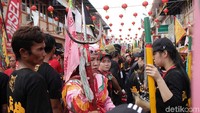Bukan hanya laki-laki, ada juga Tatung yang perempuan. Mereka pun tidak mau kalah dengan laki-laki (Randy/detikTravel)