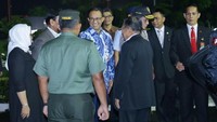 Anies dan JK sempat berbincang akrab di Lanud Halim Perdanakusuma. (Foto: Dadang Kusuma WS/Kominfotik Pemprov DKI Jakarta)