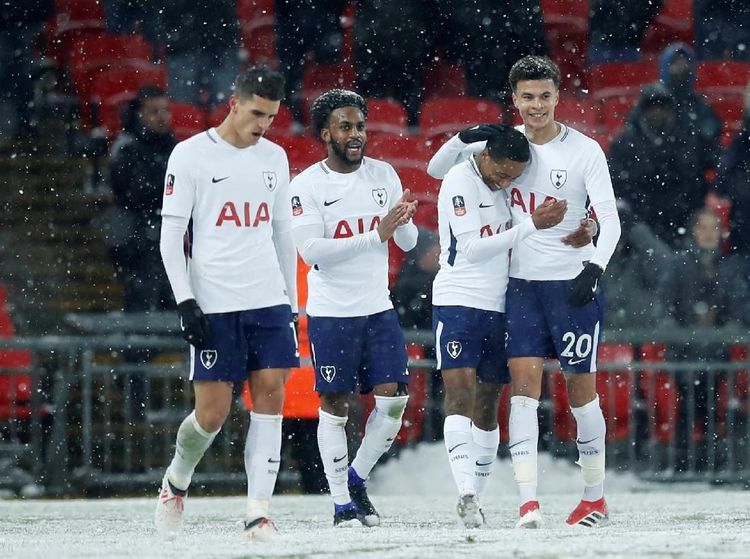 Pesta Gol Spurs di Bawah Guyuran Salju