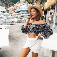 Inilah gaya seksinya saat menikmati waktu senggangnya dengan pergi ke pantai. Foto: dok. Instagram