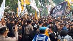 Foto: Bonek dan Pesilat Bersitegang di Sidang Kasus Ujaran Kebencian