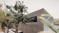 Rumah ini terletak di Sungai Spaarne dengan luas bangunan 210 meter persegi dan memiliki dua lantai. Istimewa/Inhabitat