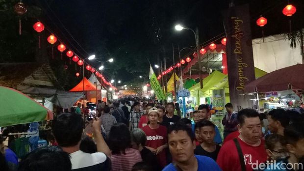 Perayaan imlek dan Cap Go Meh di Pulau Kemaro, Sumsel Perayaan imlek dan Cap Go Meh di Pulau Kemaro, Sumsel. Gubernur Sumsel Alex Noerdin ikuti perayaan, Kamis (1/3/2018) dini hari.