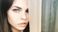 Saya merupakan satu-satunya saksi dan mata rantai yang hilang dalam keterkaitan antara Rusia dan pilpres AS -- rantai panjang dari Oleg Deripaska, Prikhodko, Manafort dan Trump, ucap Vashukevich dalam video Instagram, yang diambil saat di dalam mobil polisi Thailand. Foto: Instagram/@nastya_rybka.ru