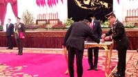 Demi Allah saya bersumpah akan setia dan taat kepada UUD RI 1945 serta akan menjalankan peraturan perundang-undangan dengan sebaik-baiknya serta akan menjalan peraturan perundang-undangan dengan selurus-lurusnya demi darma bakti saya kepada bangsa dan negara, ucap Heru. (Foto: Niken Purnamasari/detikcom)