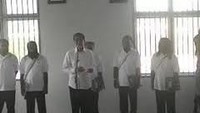Presiden Jokowi memberikan grasi kepada lima orang tahanan politik (tapol) Papua. Kelima tahanan politik ini langsung dibebaskan dari Lapas Klas IIA Abepura, Jayapura. Kelima tapol tersebut yaitu Linus Hiluka, Numbungga, Apotnagolik, Kimanus Wenda, dan Yaprai Murib. (Foto: dok. detikcom).