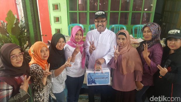 Gus Ipul Temui Perajin Tempe, Bicara Bahan Impor hingga Bunga Rendah