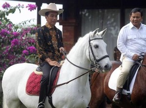Saat Jokowi-Prabowo Saling Intip