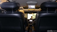 Kenyamanan juga ditawarkan oleh New Honda Odyssey di dalam kabinnya yang dilengkapi Premium Cradle Seat + Ottoman pertama di dunia dan 2 nd Row Slide terpanjang di kelasnya di Indonesia.
