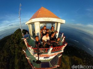 Pemandangan dari Mercusuar NKRI Miangas, Ujung Utara Indonesia