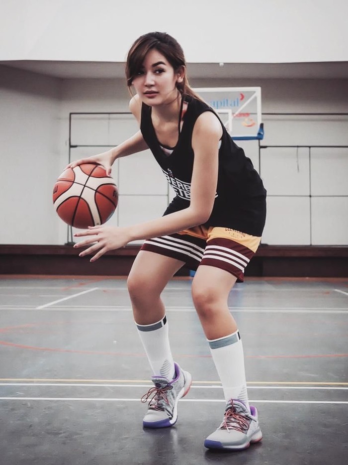 Maria Selena Maria Selena Hobi main basket