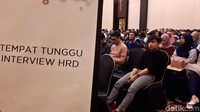 Tes wawancara berlangsung di Ballroom Trans Luxury Hotel, Jalan Gatot Subroto, Kota Bandung.