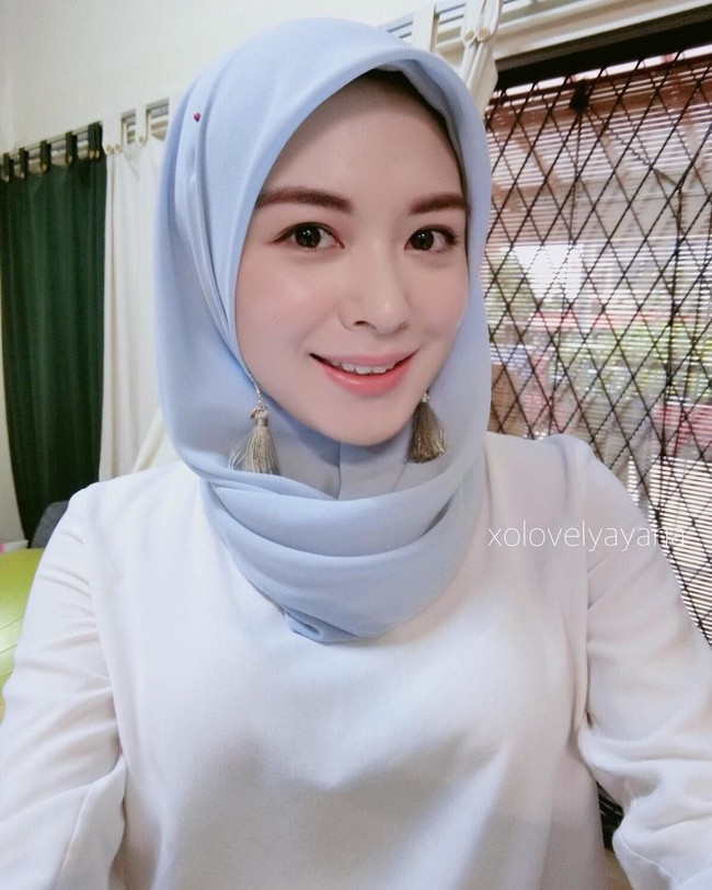 Dengan penampilan yang natural tanpa banyak eksplorasi saja, Ayana Moon sudah tampil glowing. Foto: Instagram Ayana Moon