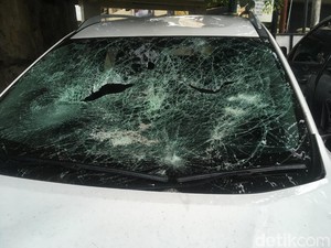 Penumpang Mobil yang Seruduk Ojek Online di Senen Masih Syok