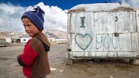 Wilayah Gorno-Badakhshan hanya bisa dikunjungi dari bulan Mei sampai September. Hal itu dikarenakan ada penumpukan salju yang membuat Jalan Raya Pamir tidak dapat diakses selama musim dingin (BBC Travel)