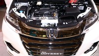 New Honda Odyssey masih dibekali dengan mesin 2.4 liter i-VTEC dan transmisi CVT dengan Earth Dreams Technology yang menghasilkan performa bertenaga sekaligus efisien dan ramah lingkungan. Dapur pacu New Honda Odyssey menghasilkan tenaga maksimal 175 PS/6.200 rpm dan torsi maksimum 225 Nm/4.000 rpm, serta emisi bersih yang sesuai standar EURO 4.