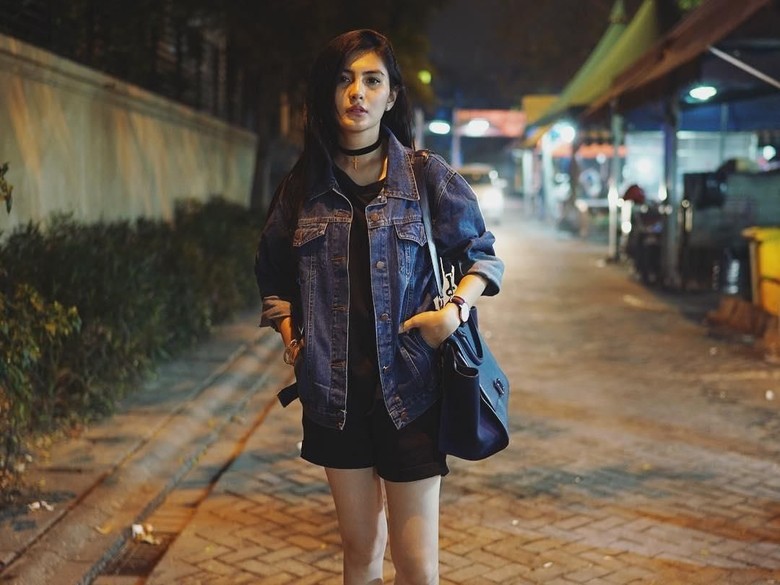 Angela Lee Stres hingga Menjerit dan Menangis Angela Lee Stres hingga Menjerit dan Menangis