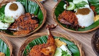 Bebek Malio yang ada di Tebet ini bisa jadi pilihan tempat makan siang Anda. Bebek goreng dengan paduan serundeng, makin enak dinikmati bersama sambal pedas dan juga nasi hangat. Foto: Istimewa