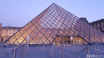 Louvre Museum menggunakan mode pro, F1.5, ISO 250, 1/30s . (Foto: detikINET/Rachmatunnisa)