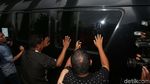 Wali Kota Kendari Ditahan KPK, Pendukung Histeris
