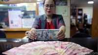 Nilai tukar dolar Amerika Serikat (AS) terhadap rupiah terus menguat, rupiah saat ini berada di kisaran Rp 13.798 dari hari sebelumnya yaitu sekitar Rp 13.712.