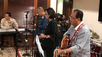 Elek Yo Band serius berlatih sebelum manggung di BNI Java Jazz Festival 2018. Foto: Instagram Triawan Munaf