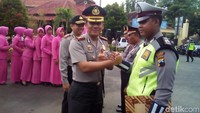 Berkat ketenangannya saat menghadapi Anik yang reaktif, Erlangga kini mendapat penghargaan dari institusinya. (Foto: Akrom Hazami/detikcom)
