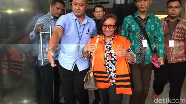 KPK Tahan Ayah-Anak Cagub Sultra dan Wali Kota Kendari