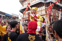 Persiapan Cap Go Meh, Tatung 'Cuci' Jalanan Singkawang