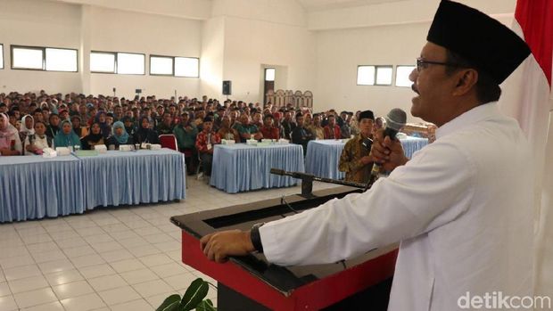 Adu Kuat Khofifah dan Gus Ipul Memikat Pemilih 'Bimbang'