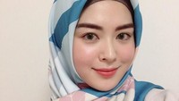 Meski berbeda agama, selebgram ini tetap akur sama orangtuanya lho. Foto: Instagram Ayana Moon