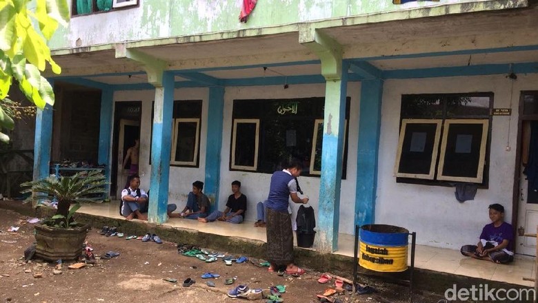 Ratusan Santri Pilih Pulang Pasca Dehidrasi Imunisasi Difteri Ratusan Santri Pilih Pulang Pasca Dehidrasi Imunisasi Difteri