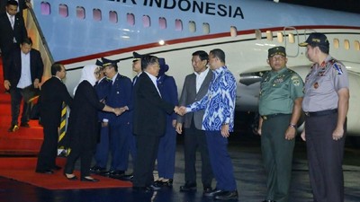 Foto: Wiranto dan Anies Sambut JK Pulang dari Afghanistan