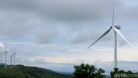 Jika ditambah dengan panjang baling-baling yang mencapai 60 meter, maka tinggi total tiang turbin angin tersebut bisa mencapai 110 meter atau lebih tinggi dari Monas.