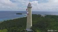 Mercusuar ini dikunjungi turis baik dari lokal maupun mancanegara. Tercatat sudah ada tiga orang turis mancanegara dan 386 turis lokal yang sudah ke menara tersebut. 