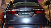 Honda Odyssey dijual dengan harga Rp 720.000.000 untuk warna Super Platinum Metallic. Sementara warna lainnya dibanderol dengan harga Rp 723.000.000.