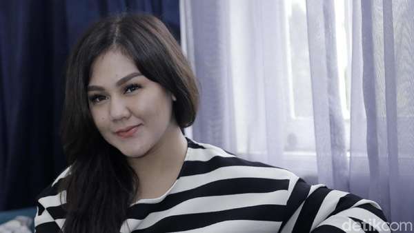 Potret Keluarga Bahagia Sissy Prescillia dan Vanesha Prescilla Potret Keluarga Bahagia Sissy Prescillia dan Vanesha Prescilla