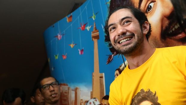 Reza Rahadian saat nobar film 'Benyamin Biang Kerok'
