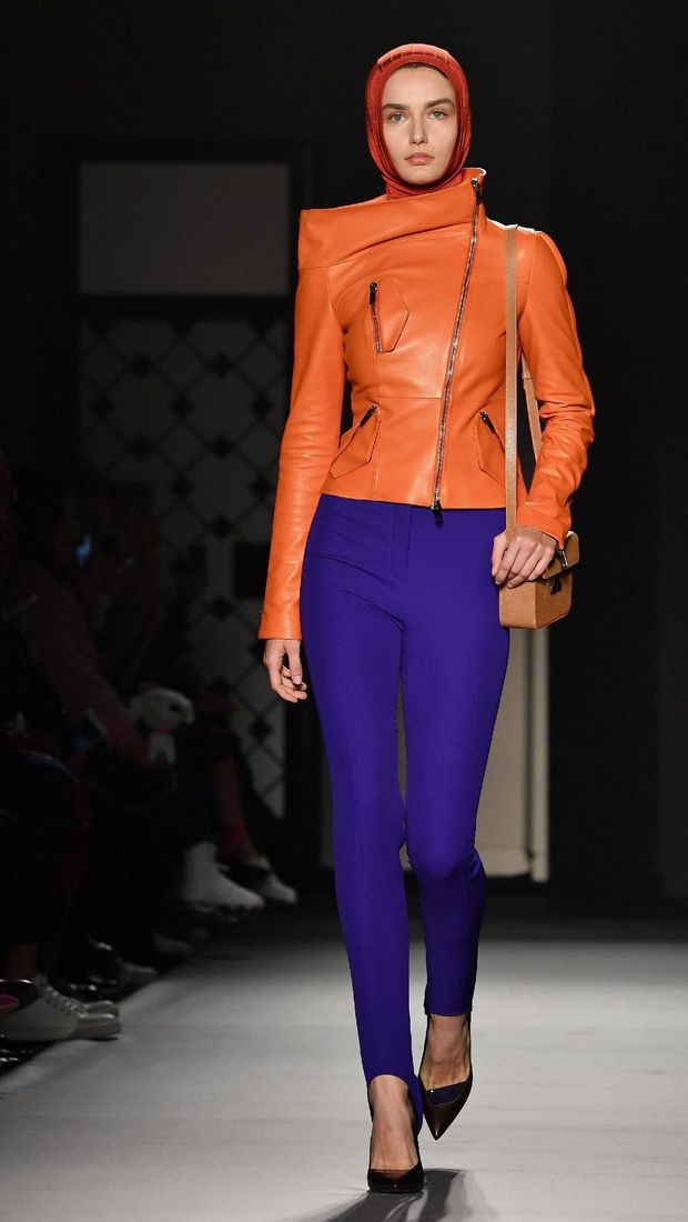 Hijab Instan Eksis di Panggung Paris Fashion Week 2018