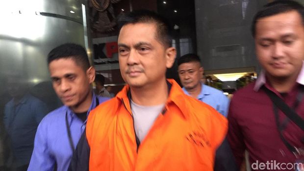 KPK Tahan Ayah-Anak Cagub Sultra dan Wali Kota Kendari