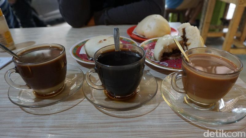 Kopi Johny : Ini Kopi dan Bakpao Empuk yang Fenomenal Berkat Hotman Paris Kopi Johny : Ini Kopi dan Bakpao Empuk yang Fenomenal Berkat Hotman Paris