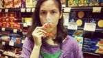Begini Pose Mesra Chelsea Islan Bersama Ibu dan Pacarnya Kalau Lagi Makan