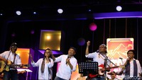 Lagu Bento pun menjadi penutup di penampilan Elek Yo Band.  Foto: Rengga Sancaya