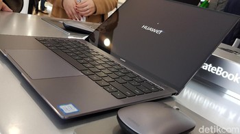 Kesan pertama setelah berjumpa laptop ini, rasanya langsung jatuh cinta. Desainnya sangat elegan. Huawei sepertinya ingin menaikkan derajat seluruh produk-produknya dengan cita rasa premium. Foto: Achmad Rouzni Noor II/detikINET