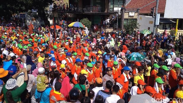 Para peserta kirab budaya