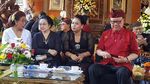 Gaya Menteri Susi Selfie dengan Megawati